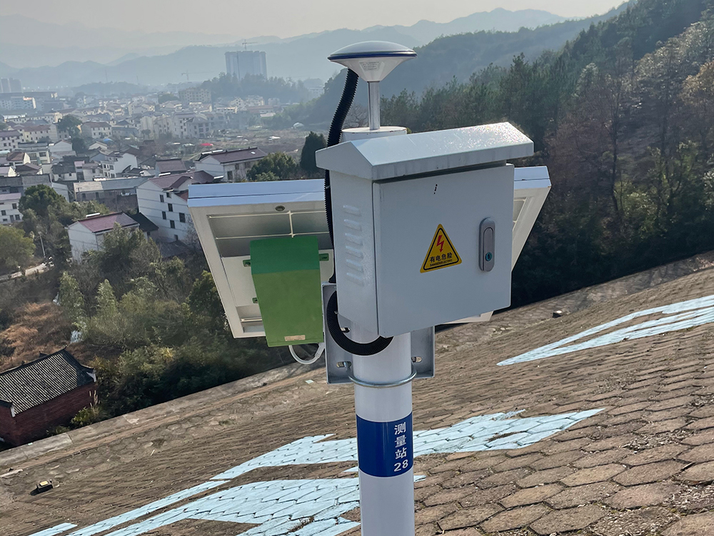 地(dì)質災害檢測中太陽能(néng)供電(diàn)系統的(de)作(zuò)用(yòng)