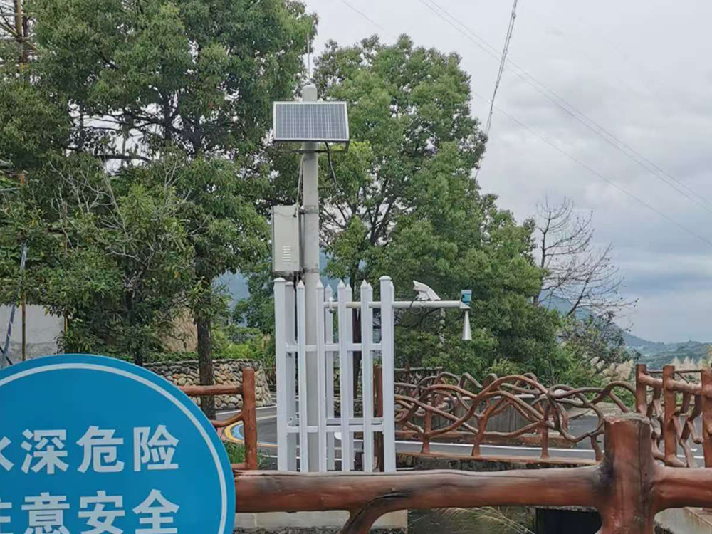 太陽能(néng)供電(diàn)系統在江蘇河(hé)道(dào)監控中的(de)應用(yòng)探索