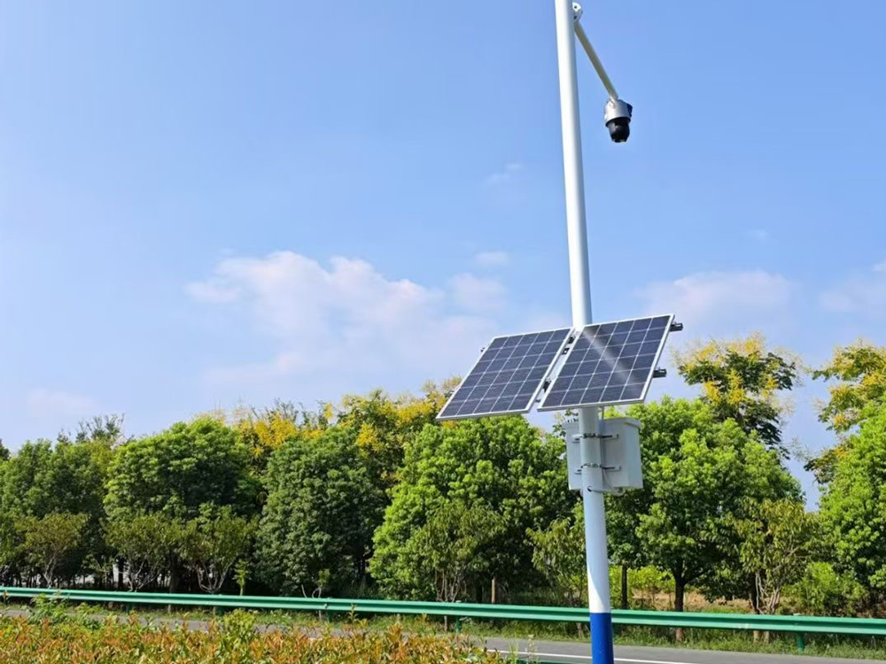 太陽能(néng)供電(diàn)系統在商丘道(dào)路(lù)監控中的(de)作(zuò)用(yòng)
