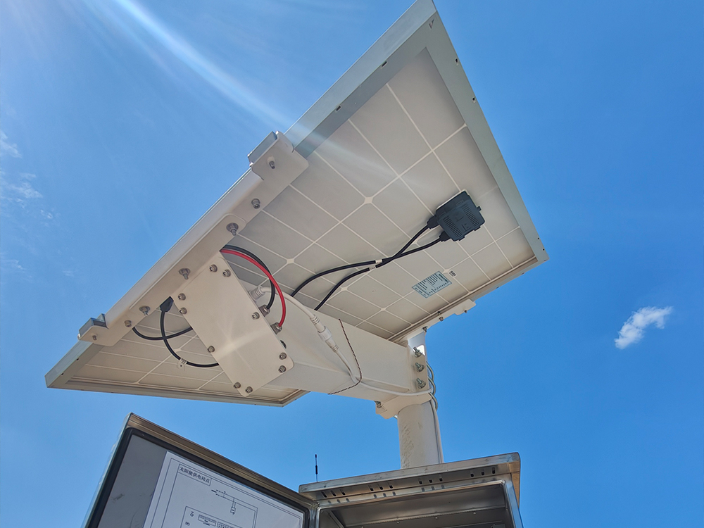 太陽能(néng)供電(diàn)系統在甘肅山(shān)體(tǐ)滑坡監測中的(de)應用(yòng)