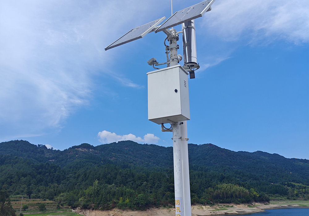 太陽能(néng)供電(diàn)系統：為(wèi)水(shuǐ)利監測注入綠(lǜ)色動力，守護每一(yī)滴珍貴水(shuǐ)源