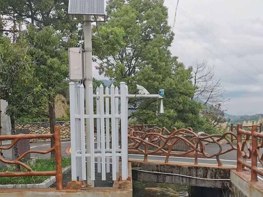 水(shuǐ)利監測太陽能(néng)供電(diàn)系統：綠(lǜ)色科(kē)技(jì)，守護每一(yī)滴水(shuǐ)