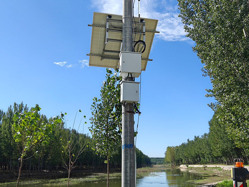 綠(lǜ)色科(kē)技(jì)引領未來(lái)：太陽能(néng)供電(diàn)系統在水(shuǐ)庫自(zì)動化(huà)監測中的(de)革新應用(yòng)