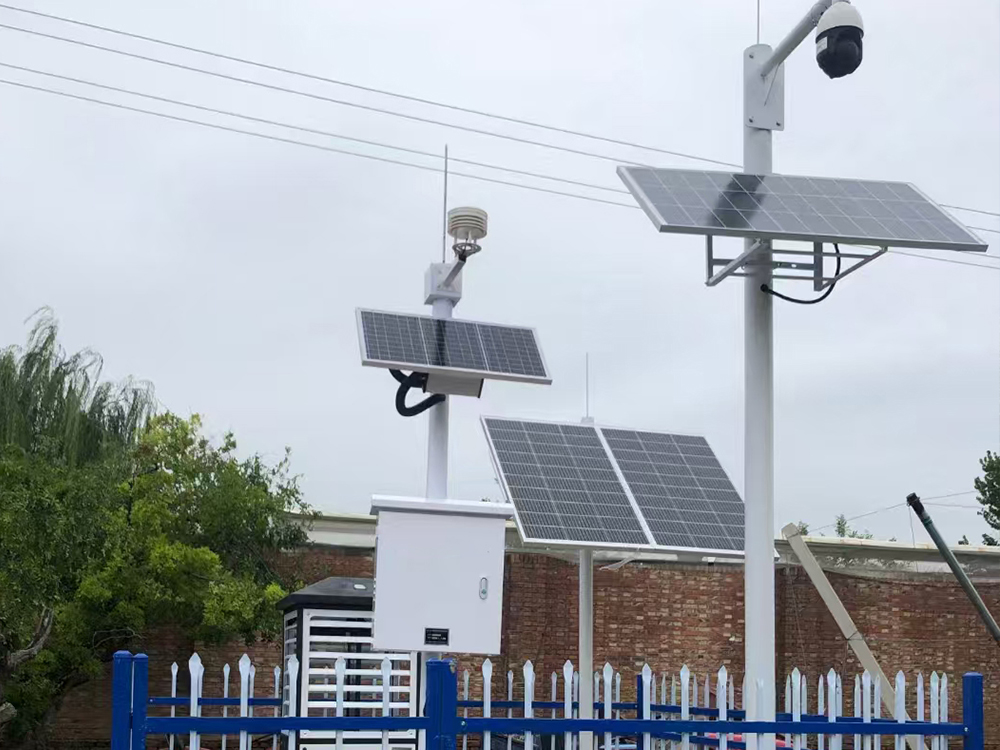 太陽能(néng)供電(diàn)：氣象參數(shù)采集站(zhàn)的(de)綠(lǜ)色動力源泉