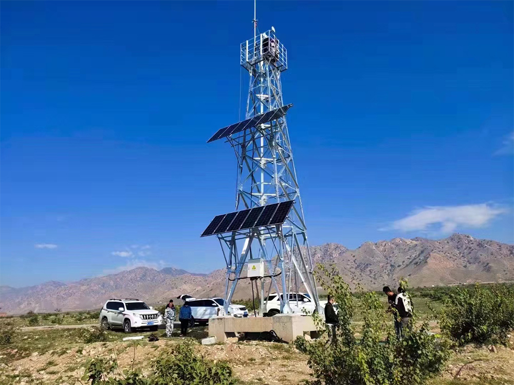 太陽能(néng)供電(diàn)系統：點亮(liàng)鐵(tiě)塔的(de)綠(lǜ)色未來(lái)