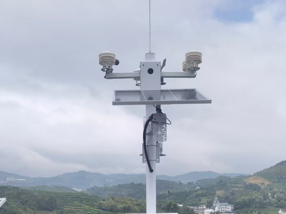 太陽能(néng)供電(diàn)系統在地(dì)質活動氣體(tǐ)監測中的(de)使命